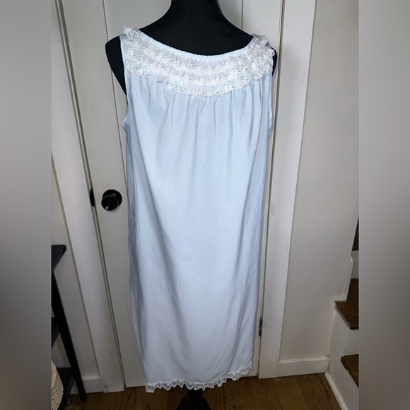 Vintage Blue Sleeveless Nightgown with White Lace Trim - Picture 6 of 9